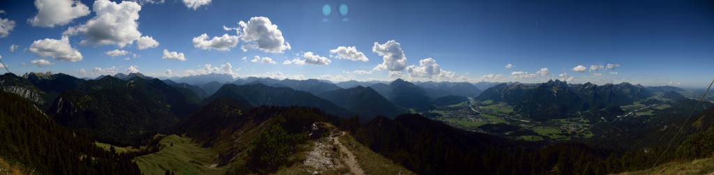 Blick von Norden bis Süden mit Zugspitze und Reutte