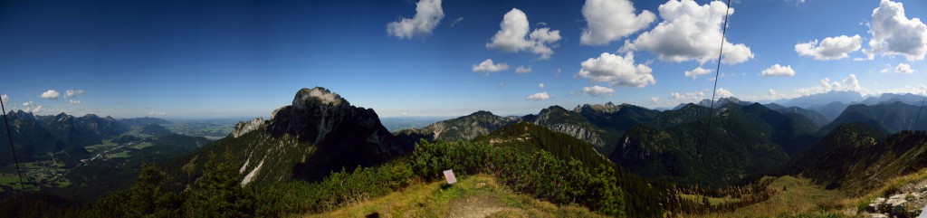 Blick nach Westen und Norden mit Säuling und Ammergauer Berge